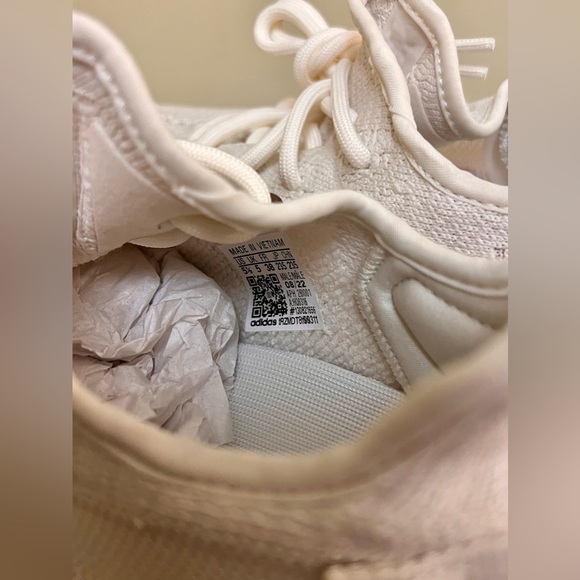 Yeezy Boost 350 V2 - Picture 8 of 10